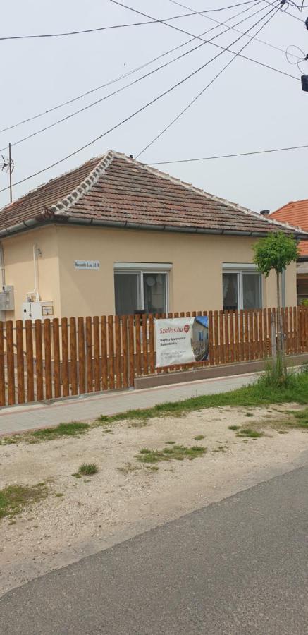 Napfeny Apartmanhaz Balatonberény Buitenkant foto